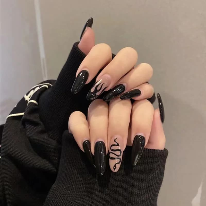 Faux Ongles Serpent Flamme Noir Long Stiletto Réutilisables