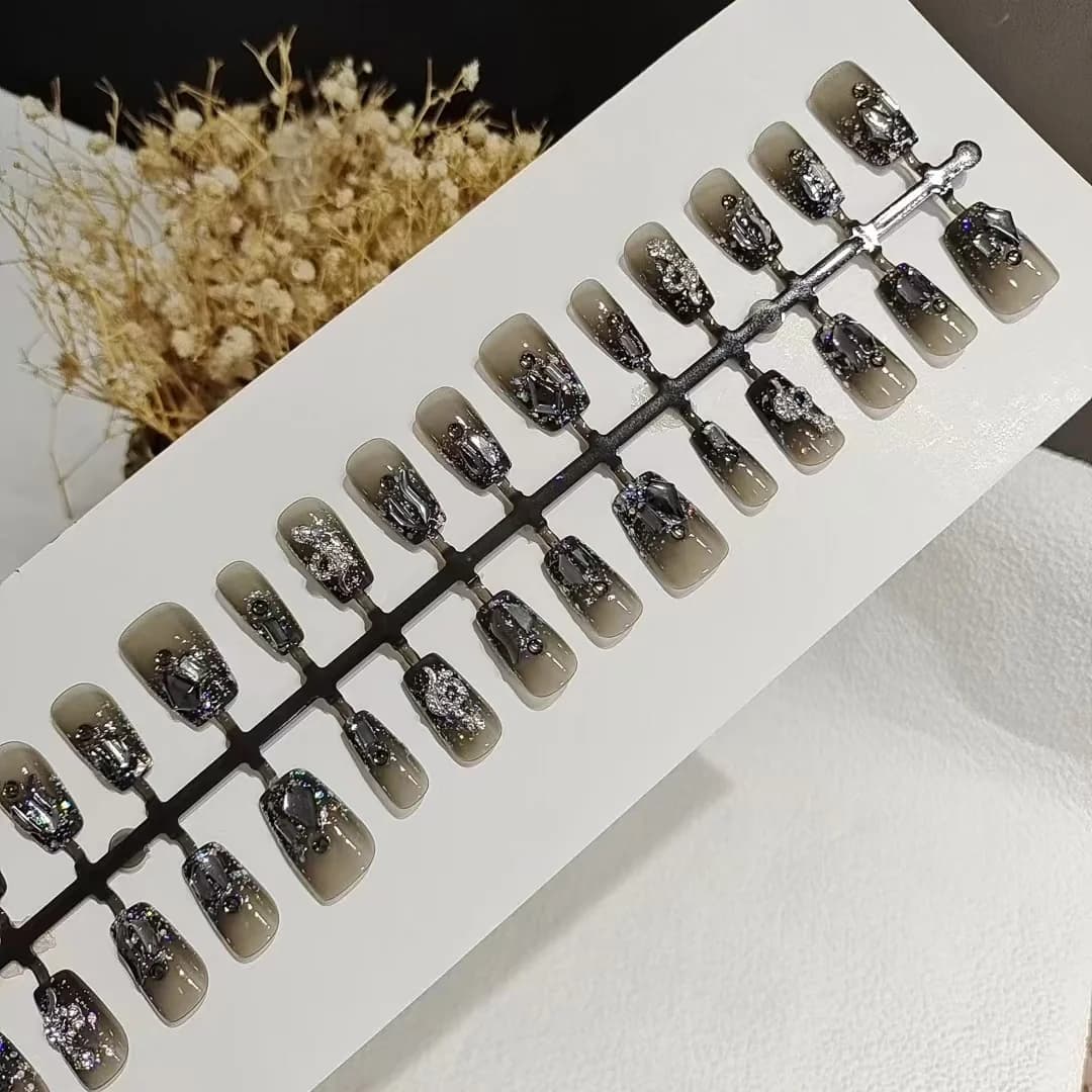 Faux Ongles Serpent Noir Pailleté, Forme Coffin Courte, 30 Pièces
