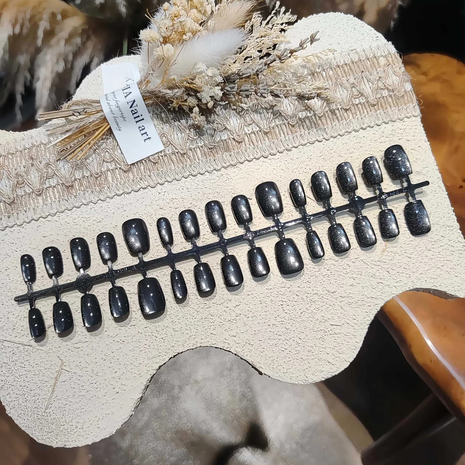 Faux Ongles Courts Ballerine Noirs Œil de Chat, Finition Pailletée