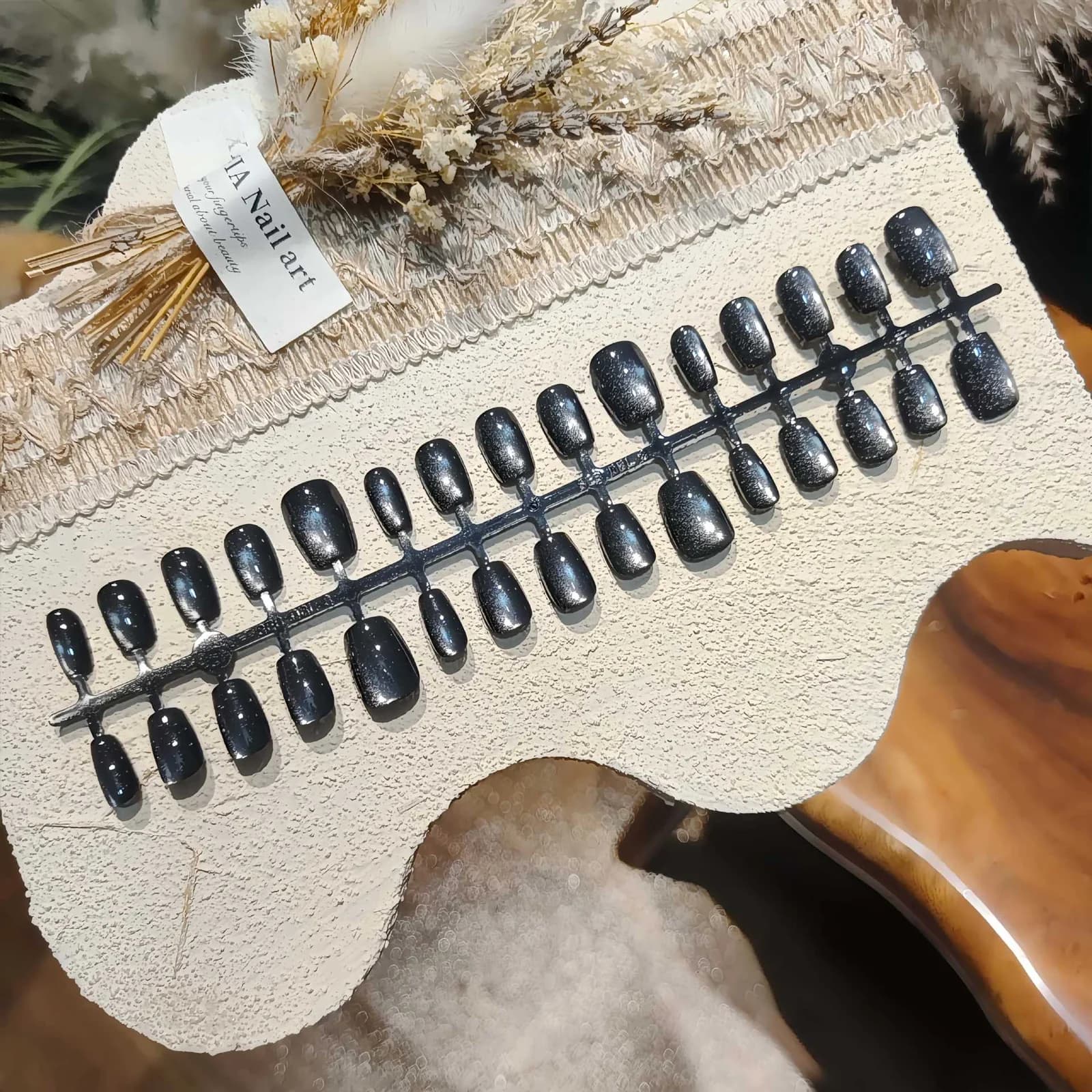 Faux Ongles Courts Ballerine Noirs Œil de Chat, Finition Pailletée