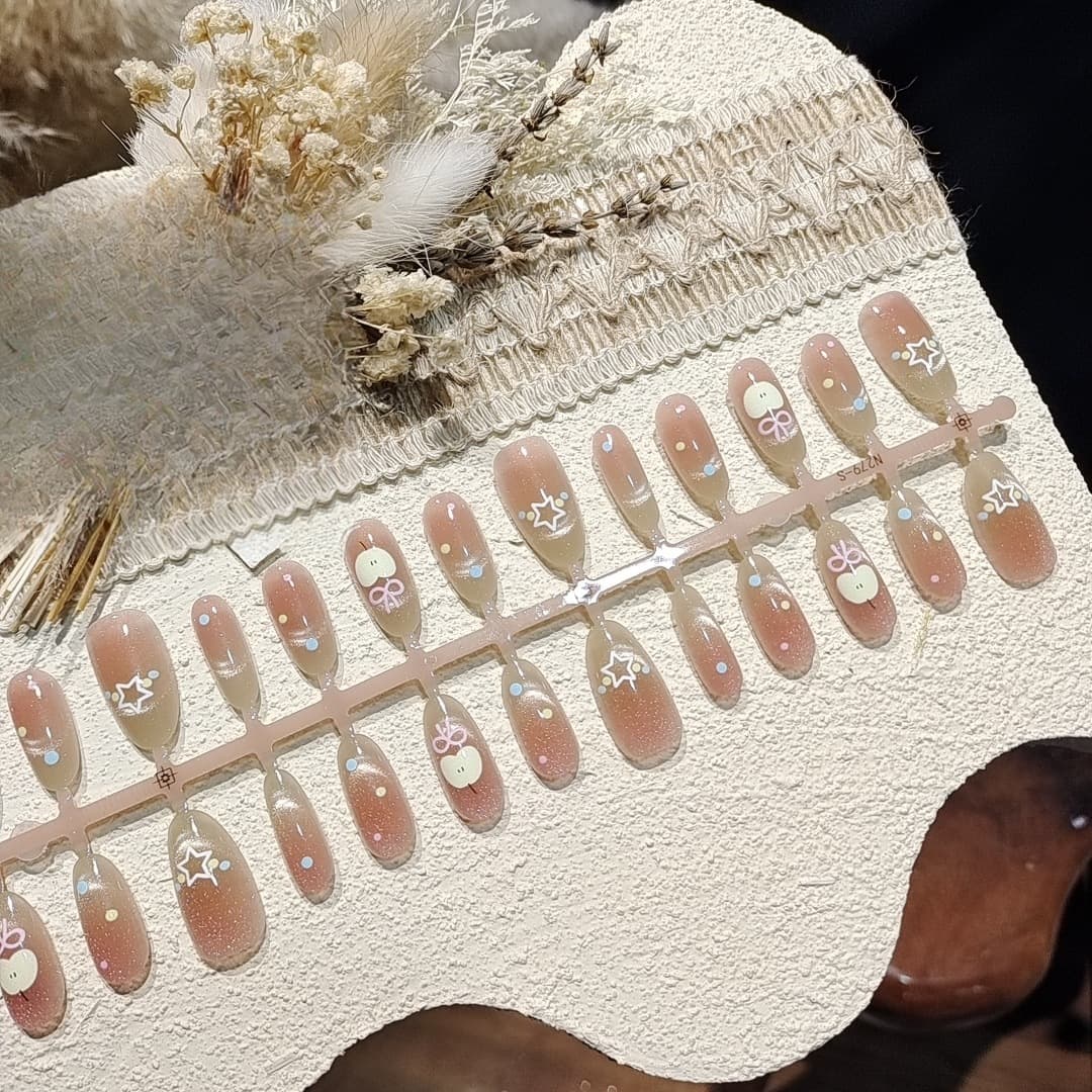 Faux Ongles Œil de Chat Forme Ovale Moyenne Design Étoilé Pailleté
