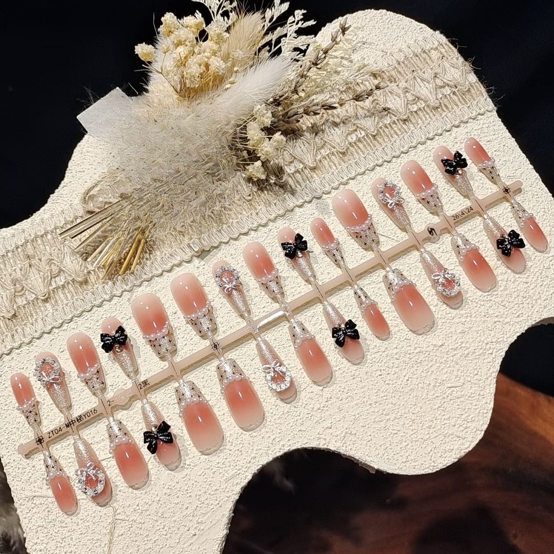 Faux Ongles Papillon Noir et Tulle Rose avec Nœud