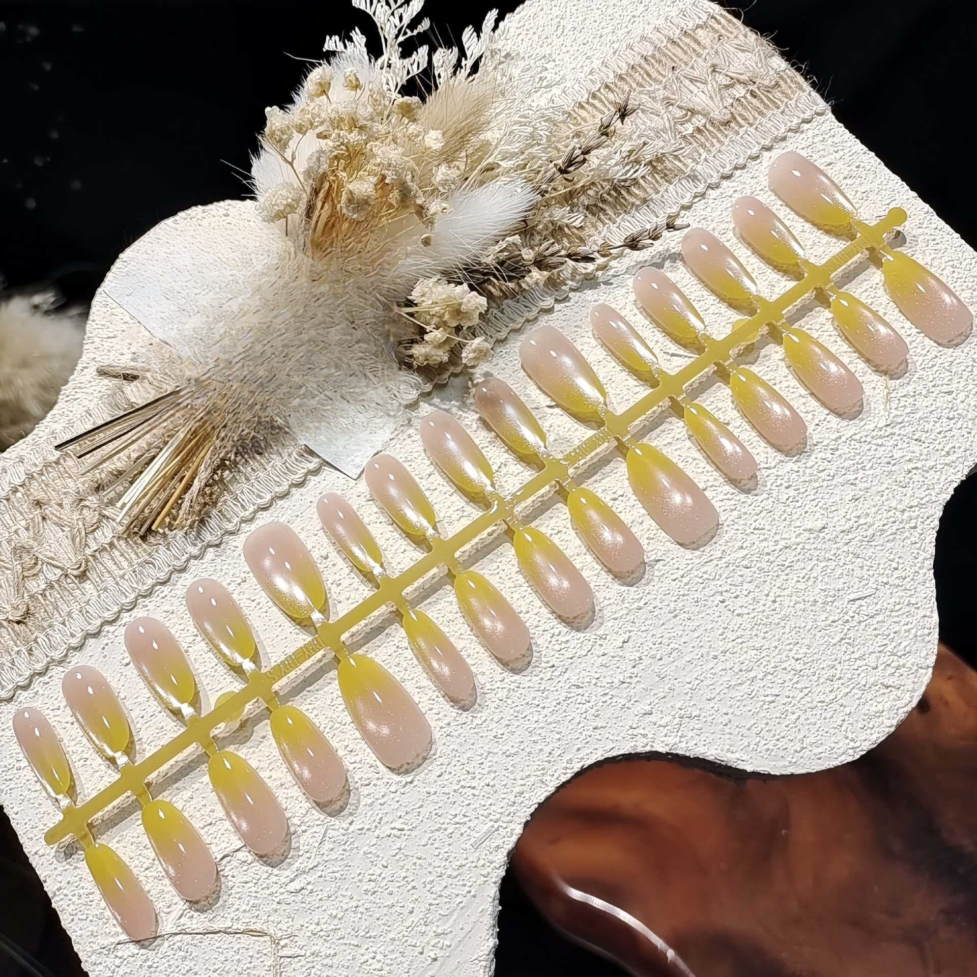 Faux Ongles Œil de Chat Jaune Citron Courts Moyens Ovales