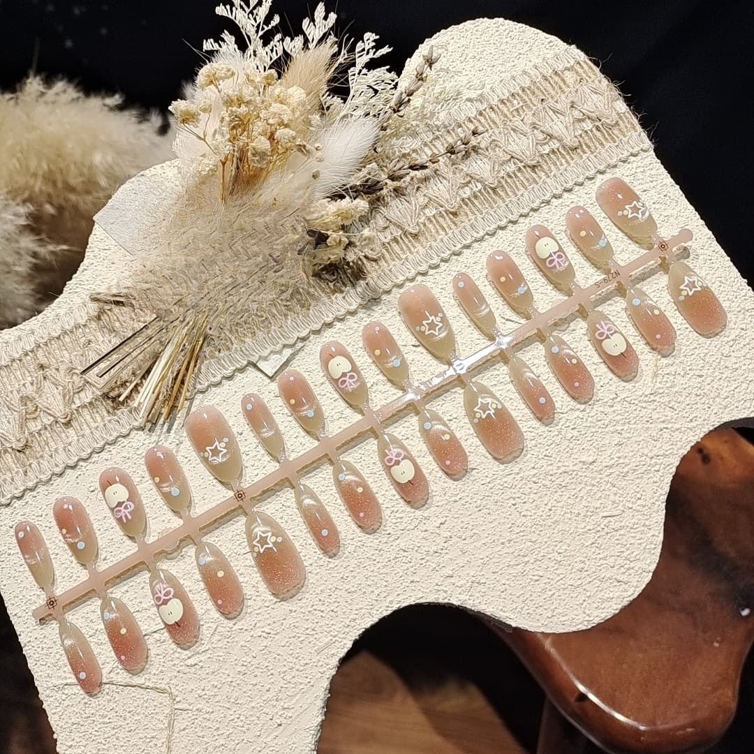 Faux Ongles Œil de Chat Forme Ovale Moyenne Design Étoilé Pailleté