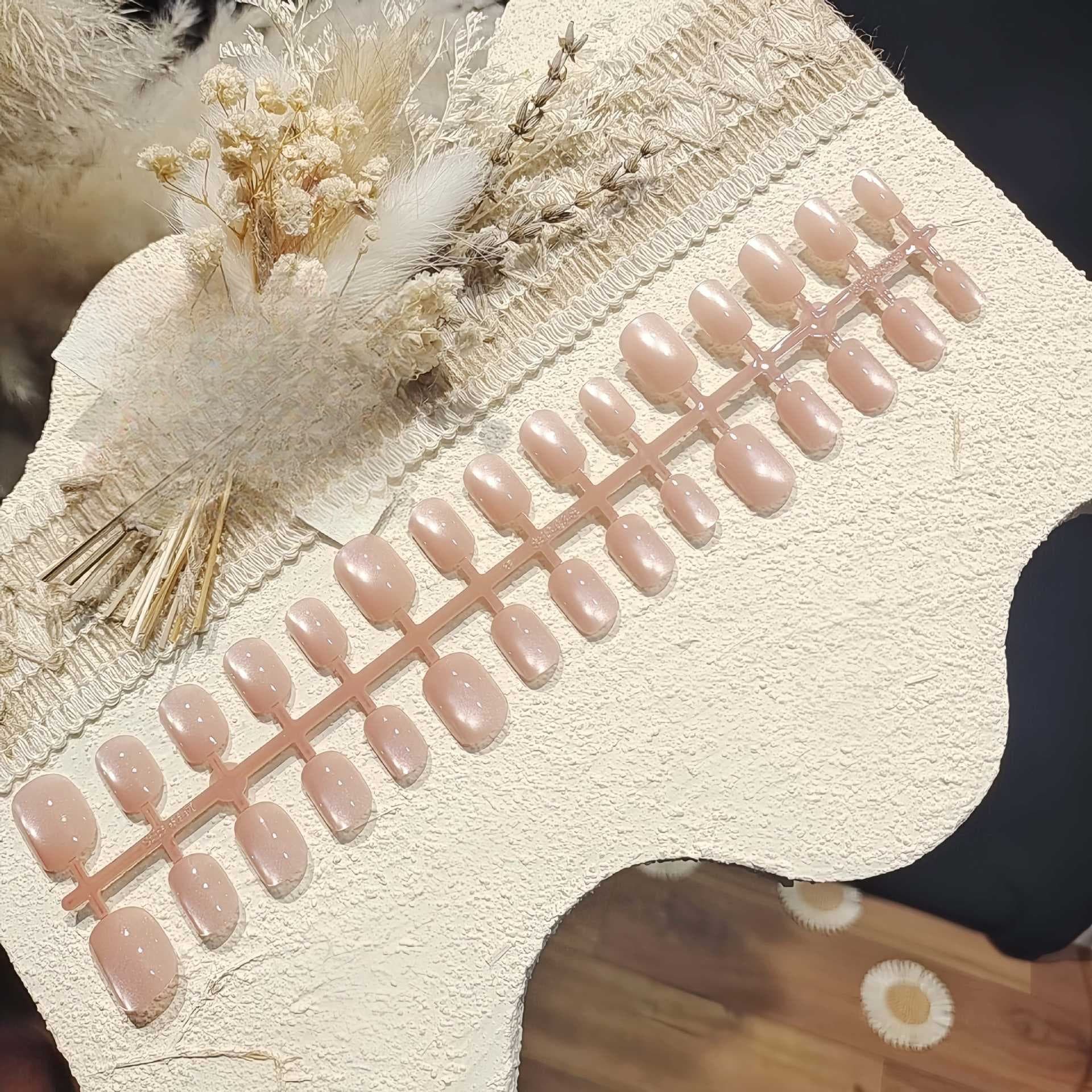 Faux Ongles Œil de Chat Rose avec Effet Perles de Verre