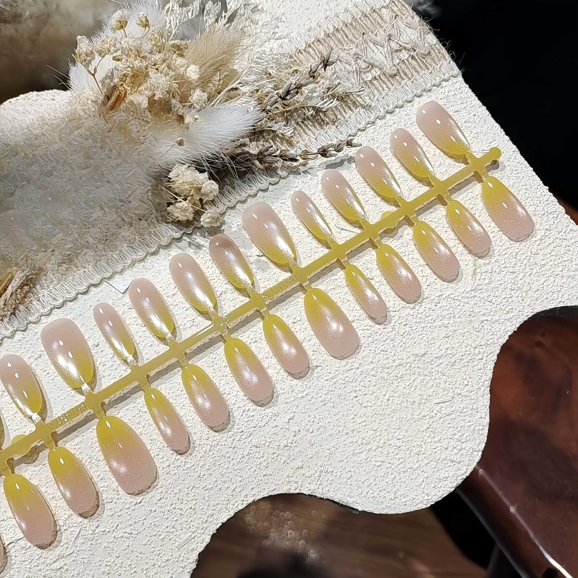 Faux Ongles Œil de Chat Jaune Citron Courts Moyens Ovales