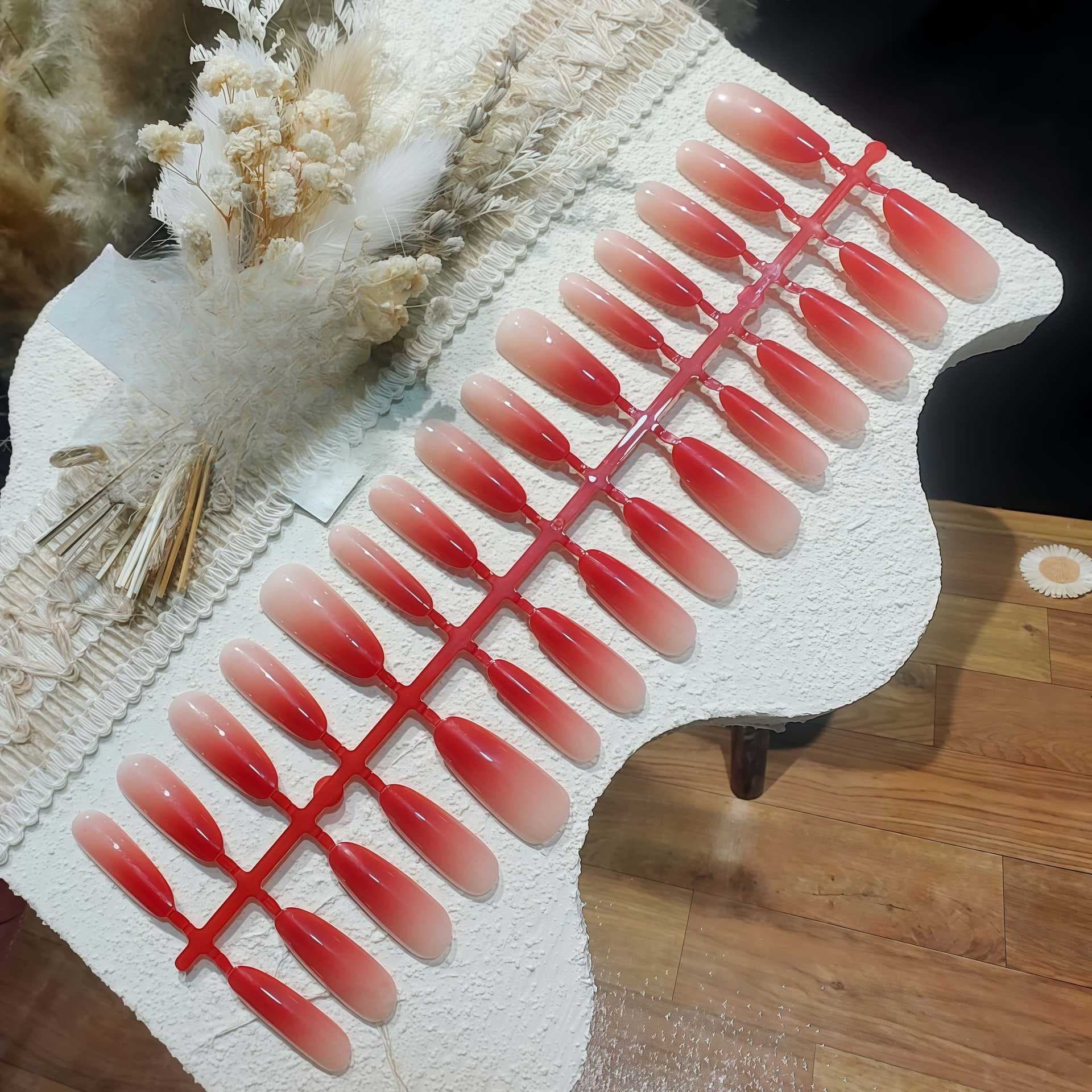 Faux ongles ovales dégradé rouge, lot de 30